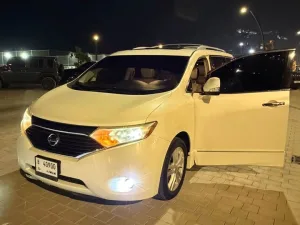 2011 نيسان كويست Platinum
