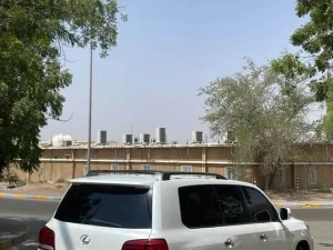 2010 لكزس أل أكس ٥٧٠ No Trim