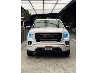 2019 GMC Sierra في Abu Dhabi سيارة مستعملة