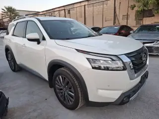 2022 Nissan Pathfinder في Dubai سيارة مستعملة