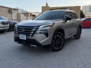 2025 نيسان روج Platinum