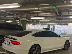 2015 اودي آي ٧ Premium
