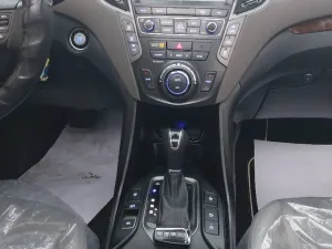 2017 هيونداي سانتا في Limited