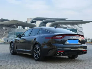 2021 كيا ستينجر GT-Line