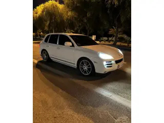 2008 Porsche Cayenne في Abu Dhabi سيارة مستعملة