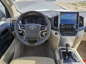 2019 تويوتا لاند كروزر Grand Touring