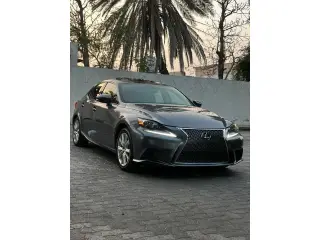 2014 Lexus IS في Sharjah سيارة مستعملة