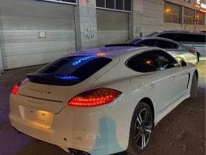 2010 بورش باناميرا 4 Sport Turismo