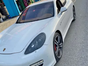 2010 بورش باناميرا 4 Sport Turismo