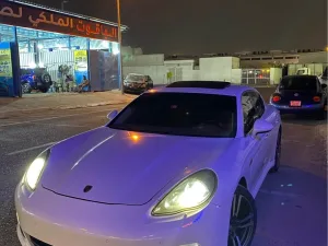 2010 بورش باناميرا 4 Sport Turismo