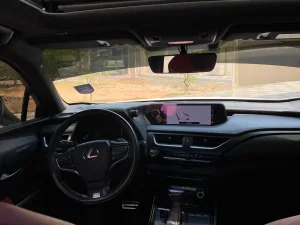 2020 لكزس UX - يو اكس UX200