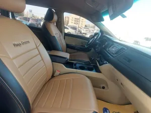 2016 كيا كارنفال LX