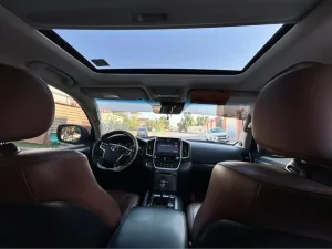 2021 تويوتا لاند كروزر VXR