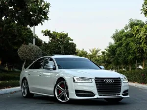 2015 اودي اس ٨ Standard