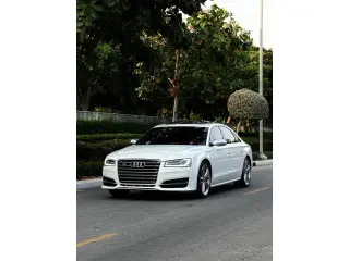 2015 Audi S8 في Dubai سيارة مستعملة