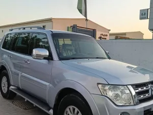 2013 ميتسوبيشي باجيرو GLS