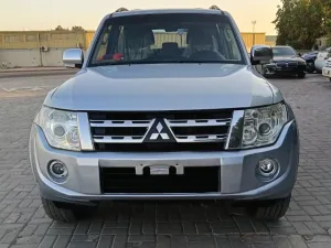 2013 ميتسوبيشي باجيرو GLS