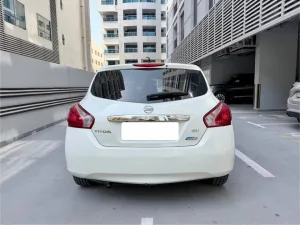 2014 نيسان تيدا Hatch
