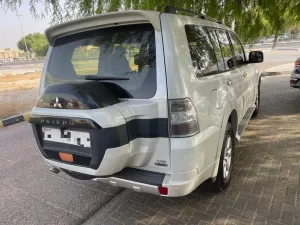 2017 ميتسوبيشي باجيرو GLS