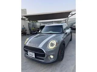 2019 Mini Cooper في Sharjah سيارة مستعملة