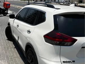 2018 نيسان روج Midnight Edition