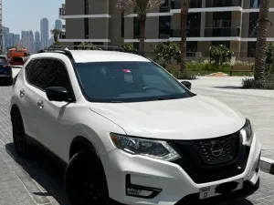 2018 نيسان روج Midnight Edition