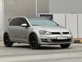 2017 Volkswagen Golf في Sharjah سيارة مستعملة