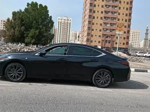 2021 لكزس ES - اي اس
