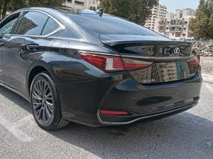 2021 لكزس ES - اي اس
