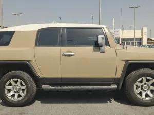 2022 تويوتا أف جي كروزر Base