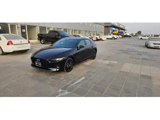 2025 Mazda 3 في Sharjah سيارة مستعملة