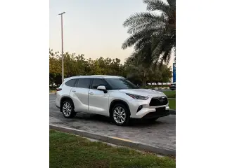 2024 Toyota Highlander في Sharjah سيارة مستعملة