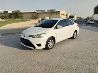 2016 Toyota Yaris في Dubai سيارة مستعملة