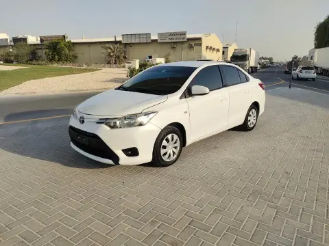 2016 تويوتا ياريس Dynamic