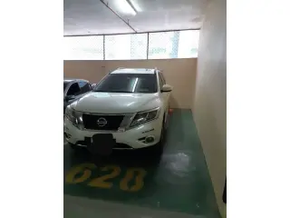 2017 Nissan Pathfinder في Dubai سيارة مستعملة