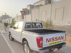 2022 Nissan Navara S