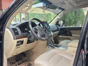 2017 Toyota Land Cruiser GXR