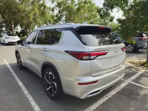 2024 Mitsubishi Outlander ES