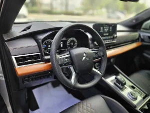 2024 Mitsubishi Outlander ES