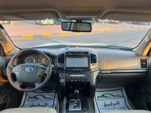 2011 Toyota Land Cruiser GXR
