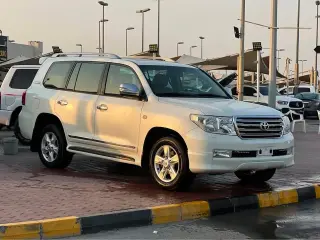 2011 Toyota Land Cruiser in Sharjah used car