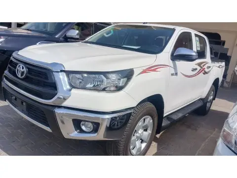 2025 Toyota Hilux SR
