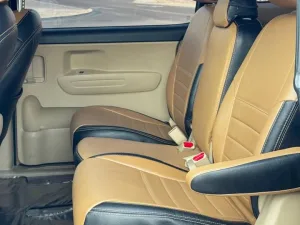 2016 Kia Carnival LX with Seat Package