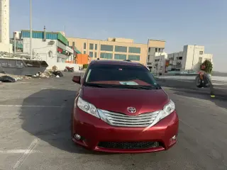 2011 Toyota Sienna in Abu Dhabi used car