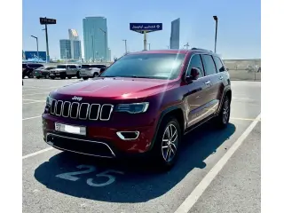 2017 Jeep Cherokee في Dubai سيارة مستعملة