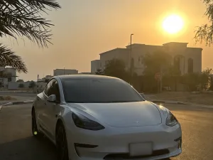 2021 تسلا موديل 3 Performance