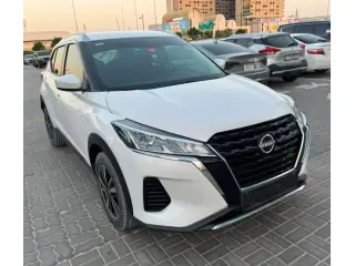 2023 Nissan KICKS في Dubai سيارة مستعملة