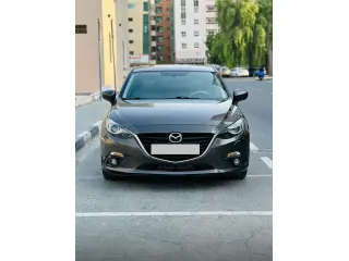 2015 Mazda 3 في Dubai سيارة مستعملة