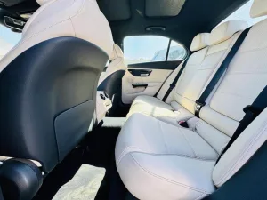 2022 مرسيدس-بنز آلفئة - C C300