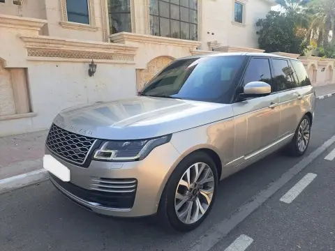 2018 لاند روفر رينج روفر SE